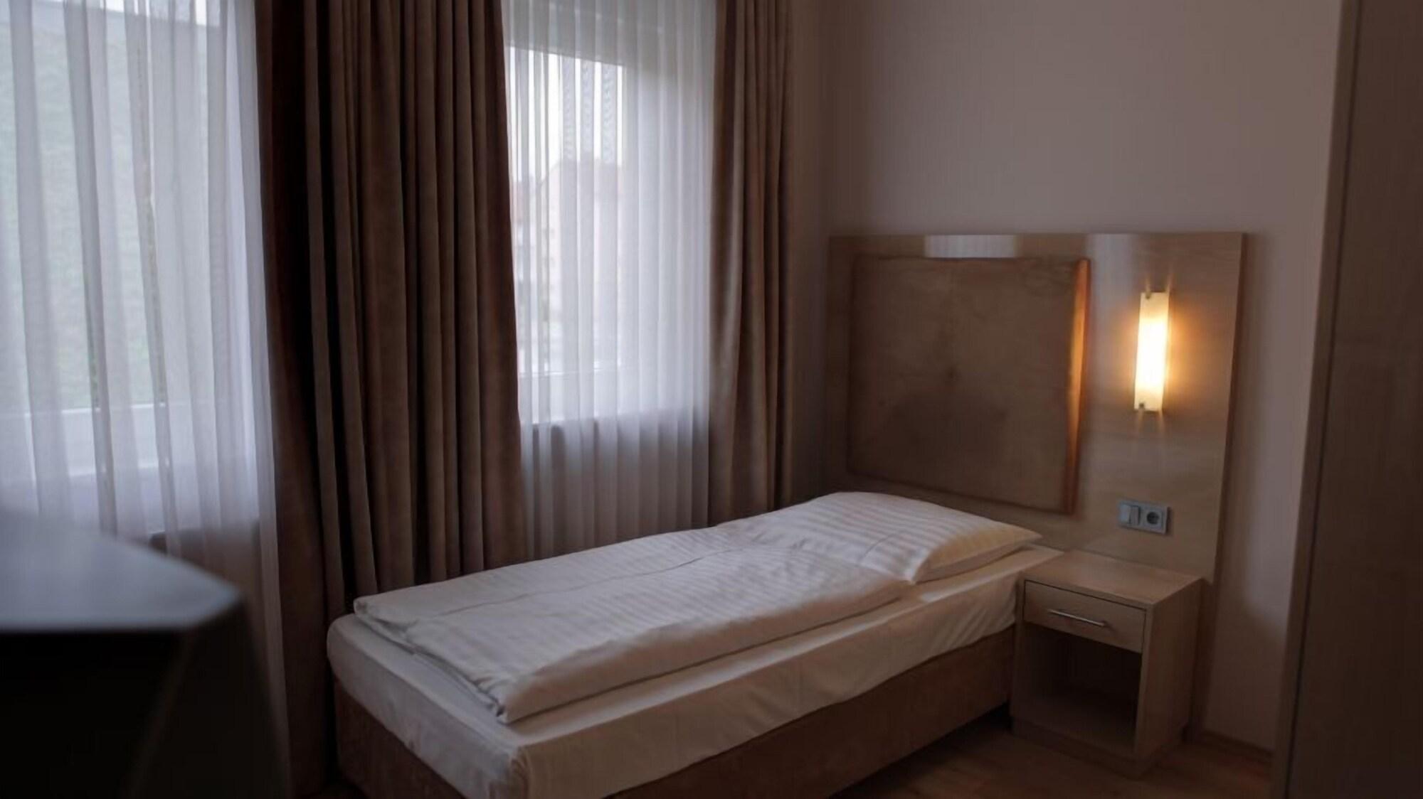 Hotel Am Kurfuerstenplatz - Messe Frankfurt am Main Eksteriør billede